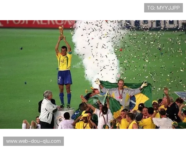 里瓦尔多与卡洛斯老照片引巴西球迷回忆 里瓦尔多与卡洛斯老照片引巴西球迷回忆